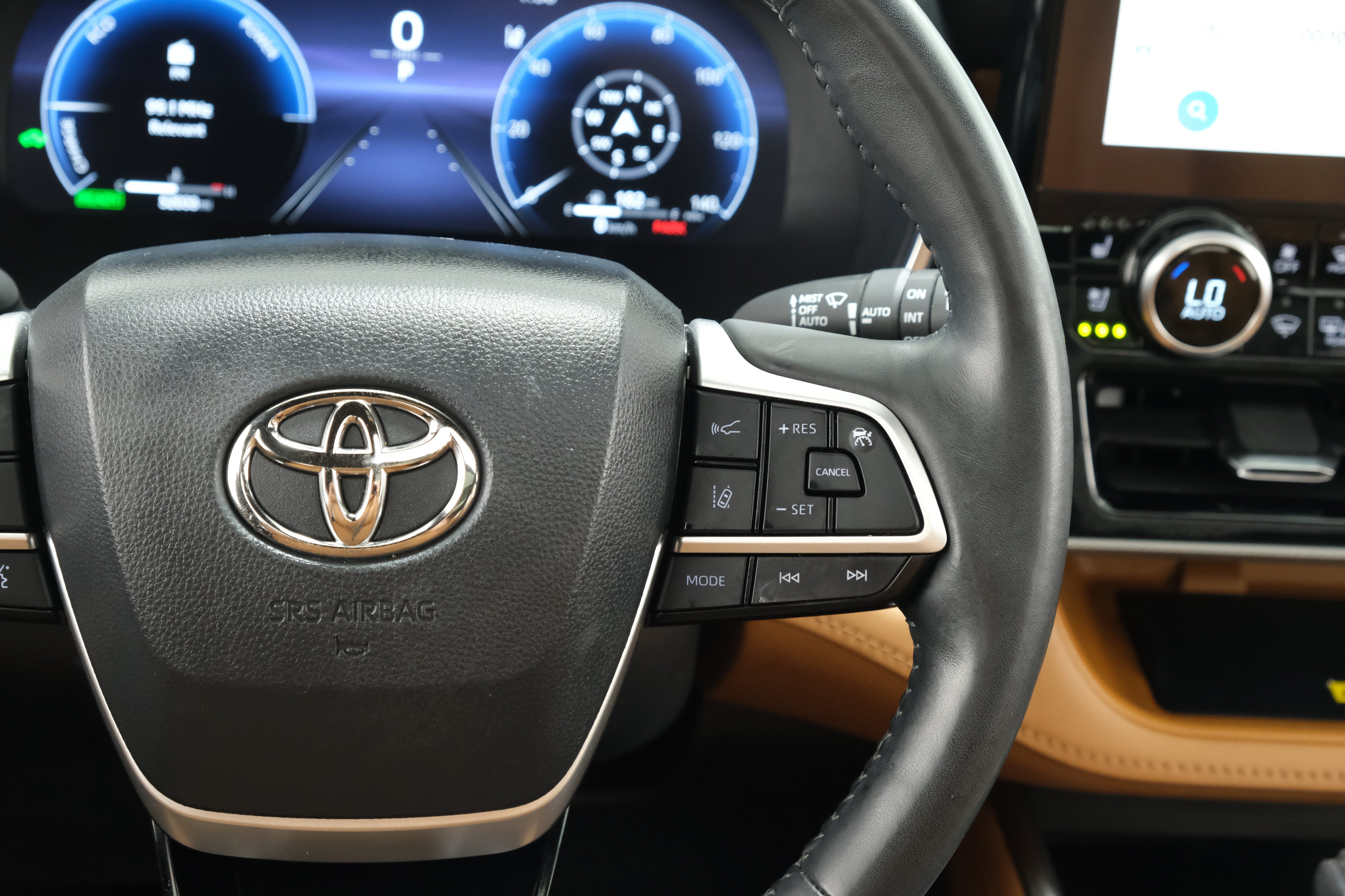 Used 2023 Wind Chill Pearl Toyota Platinum image 14