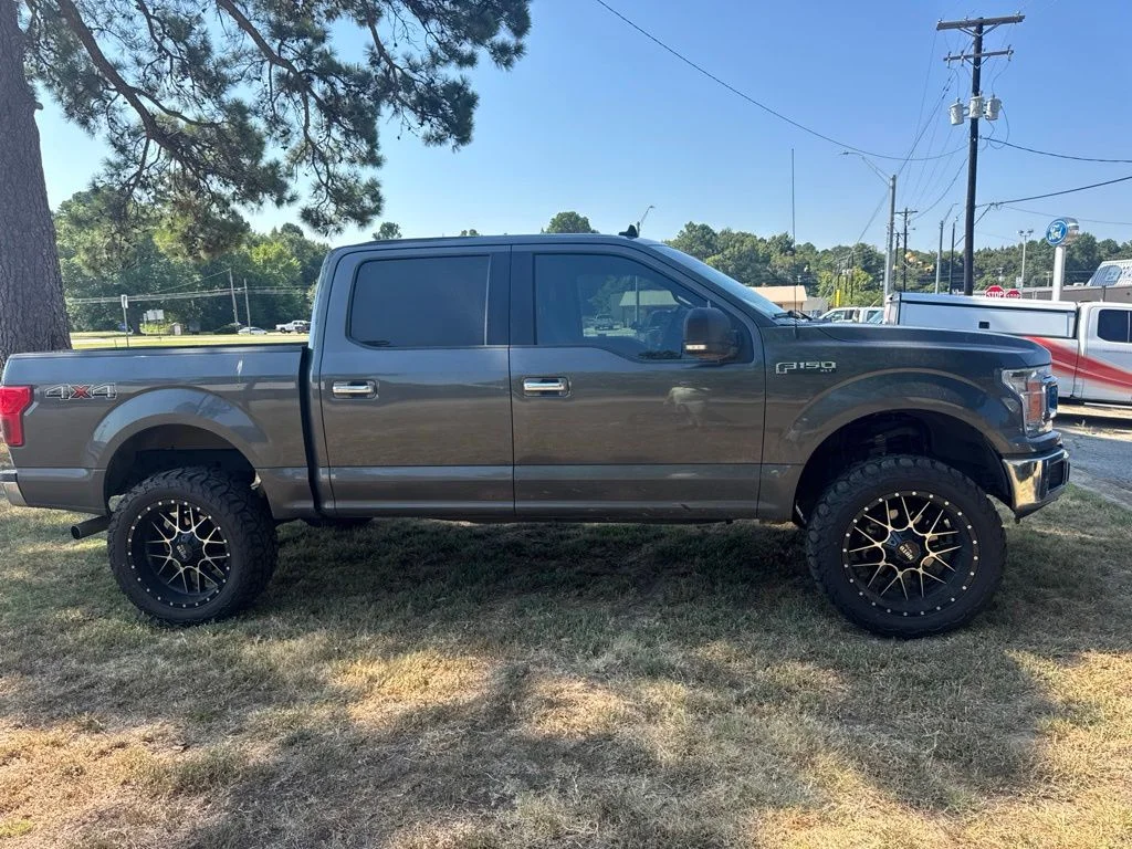 Used 2020 Magnetic Ford XLT image 2