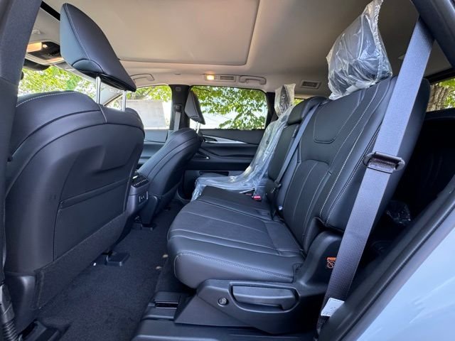 New 2027 RADIANT WHITE INFINITI Luxe FWD image 36
