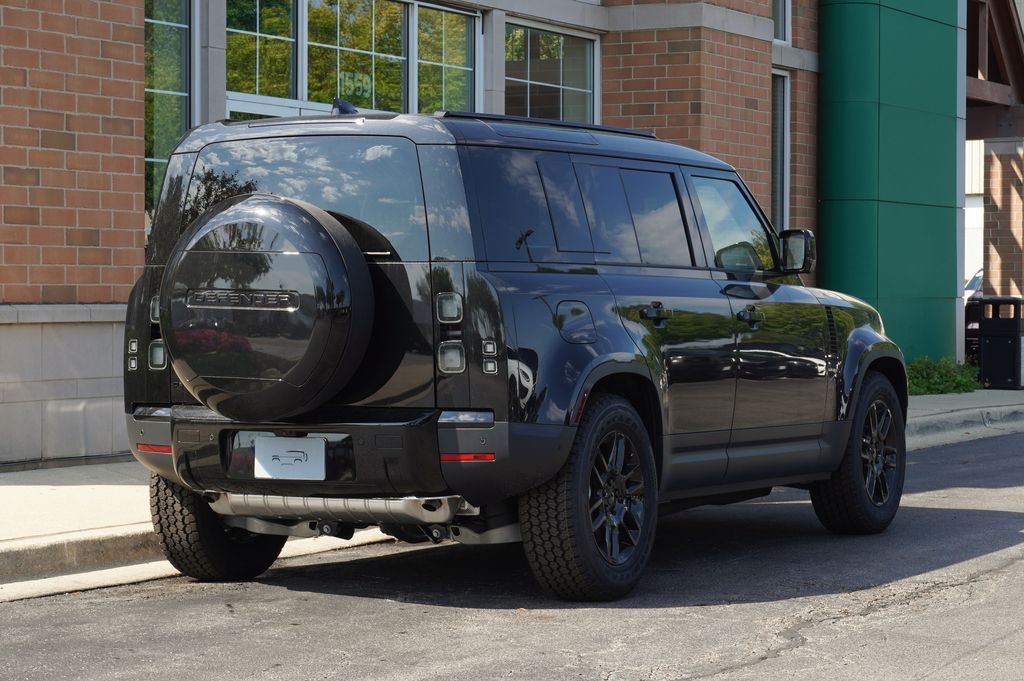 New 2026 Santorini Black Land Rover S image 6