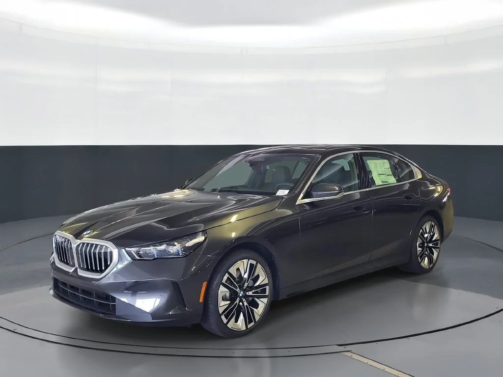 Used 2027 Dark Graphite Metallic BMW 530i image 1