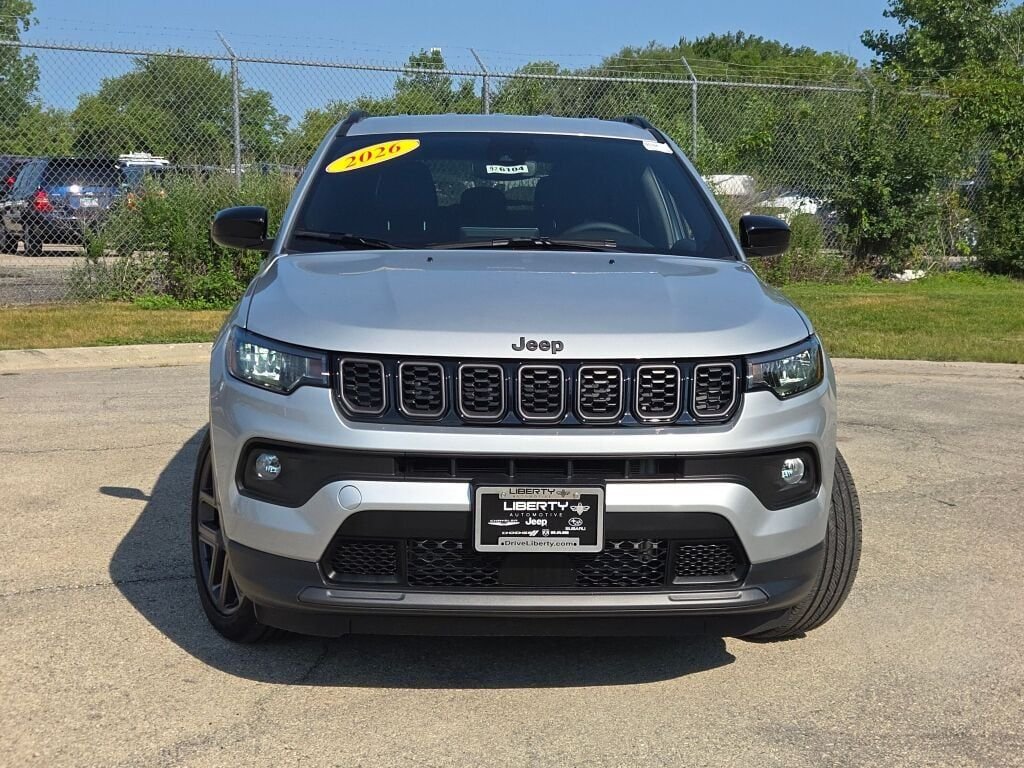 New 2026 Silver Zynith Metallic Clearcoat Jeep Latitude image 3