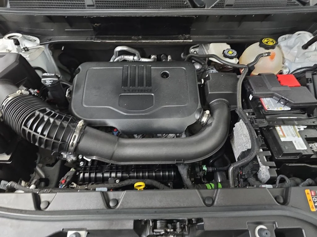 Used 2023 White GMC SLE image 12