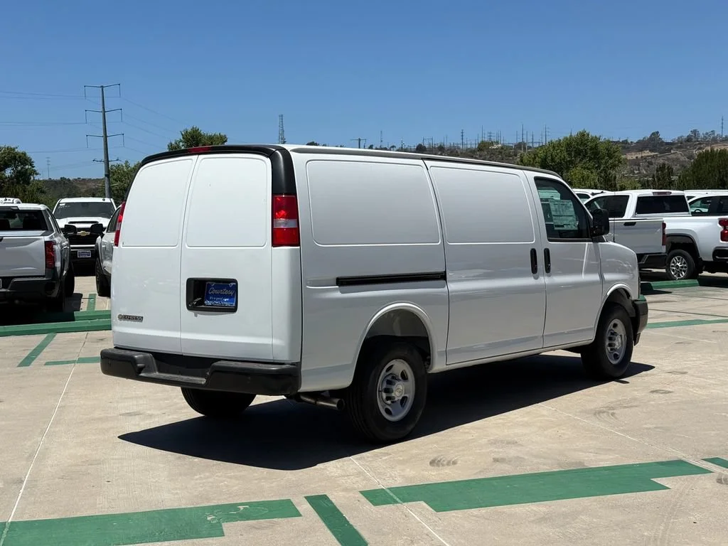 New 2026 Summit White Chevrolet WT image 6