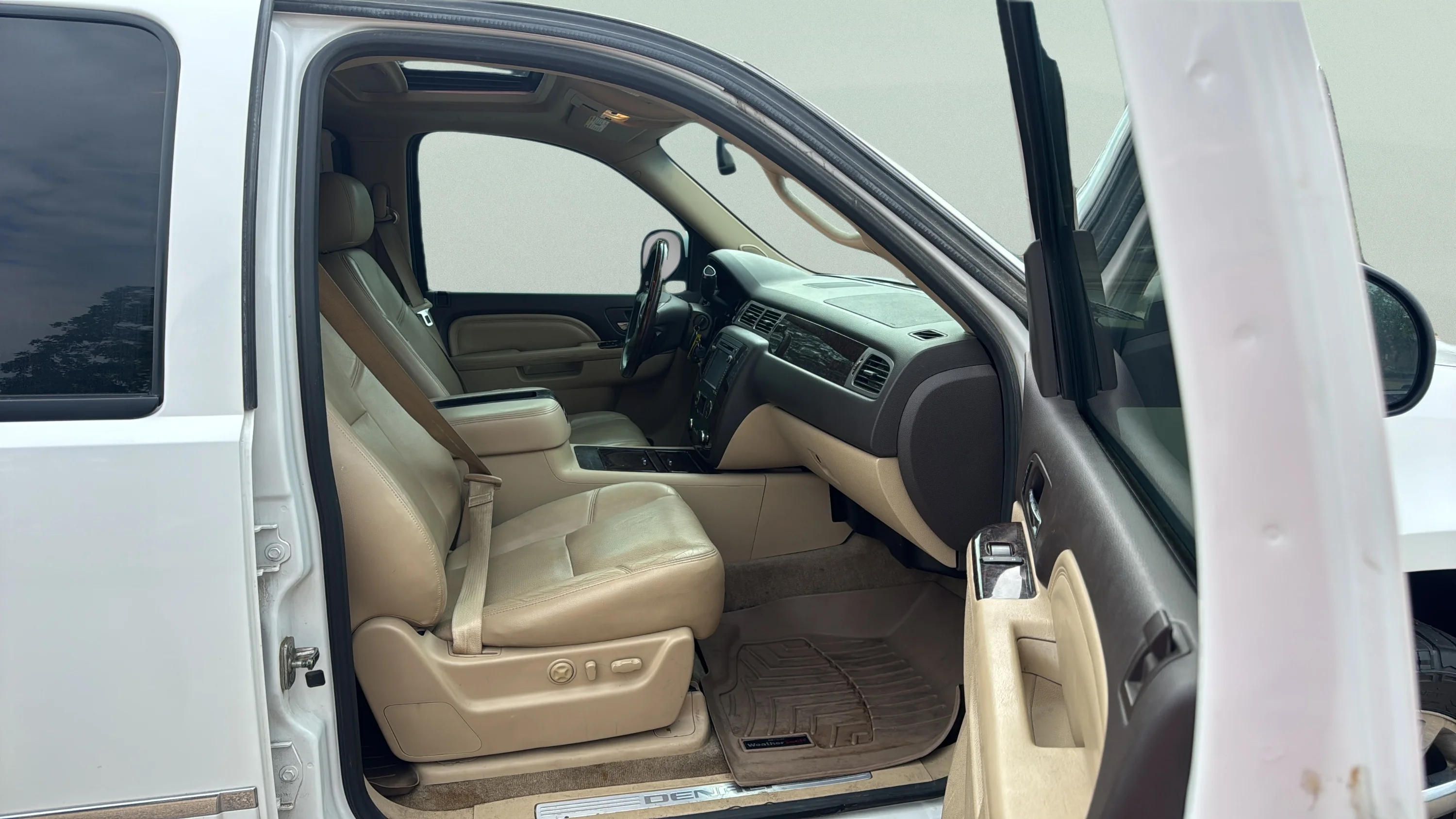 Used 2013 White Gmc DENALI image 11
