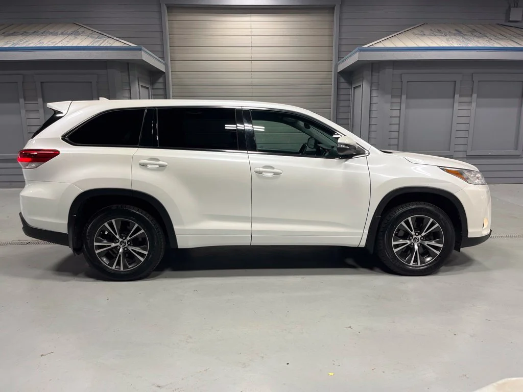 Used 2018 Blizzard Pearl Toyota LE Plus image 8