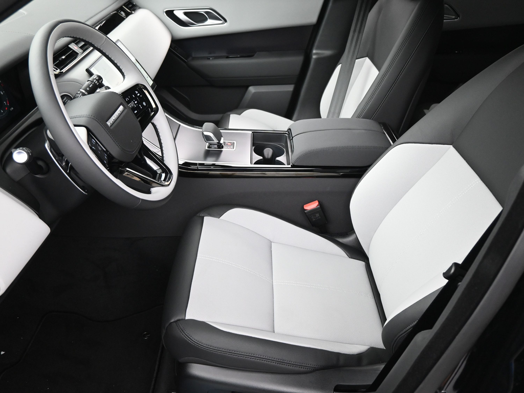 Certified Used 2026 Black Land Rover Dynamic SE image 5