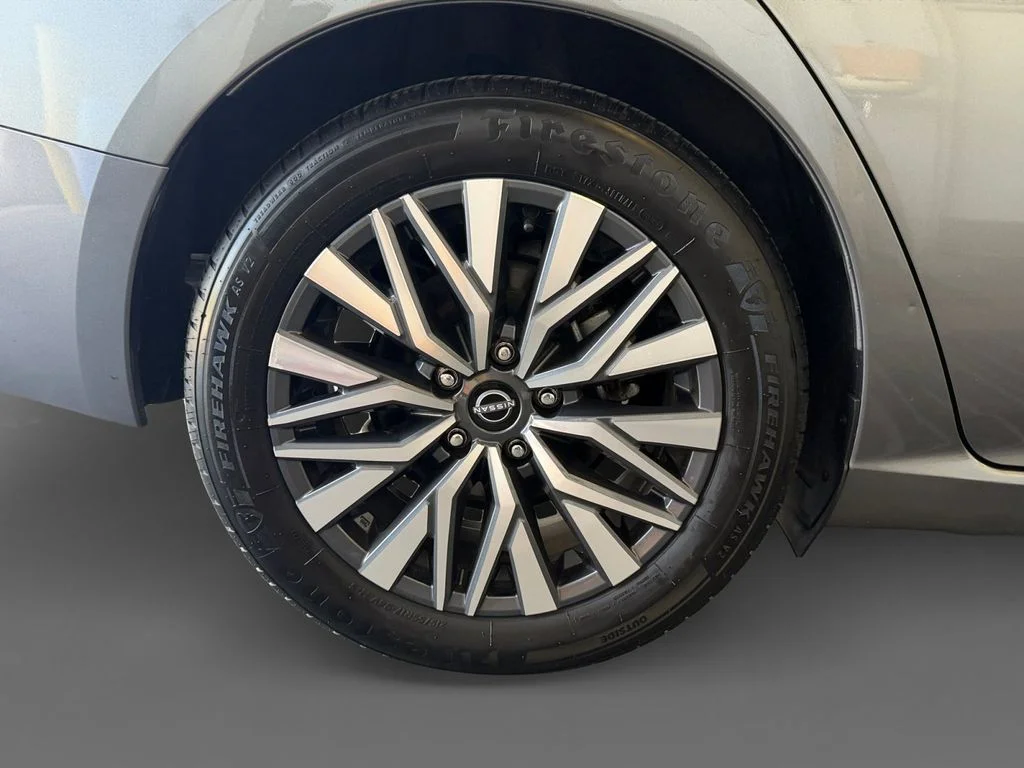 Used 2023 Gray Nissan 2.5 SV image 11