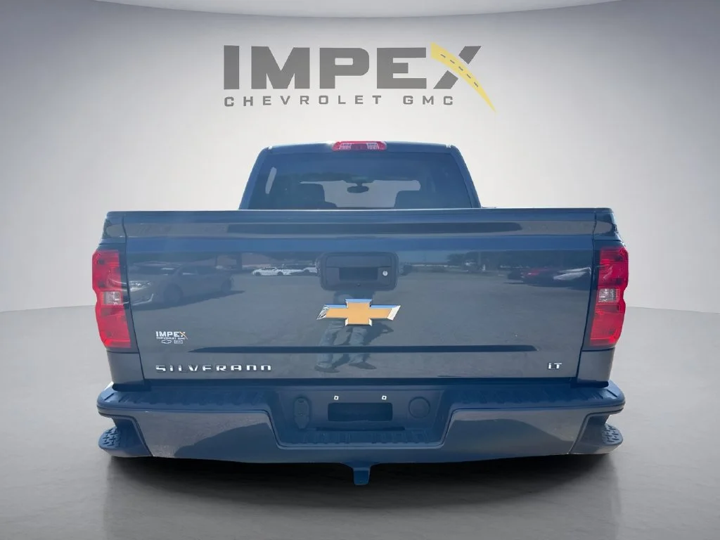 Used 2017 GRAPHITE METALLIC Chevrolet LT image 4