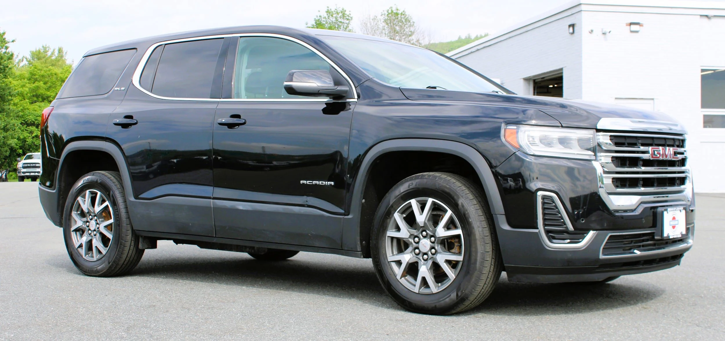Used 2021 Ebony Twilight Metallic GMC SLE image 5