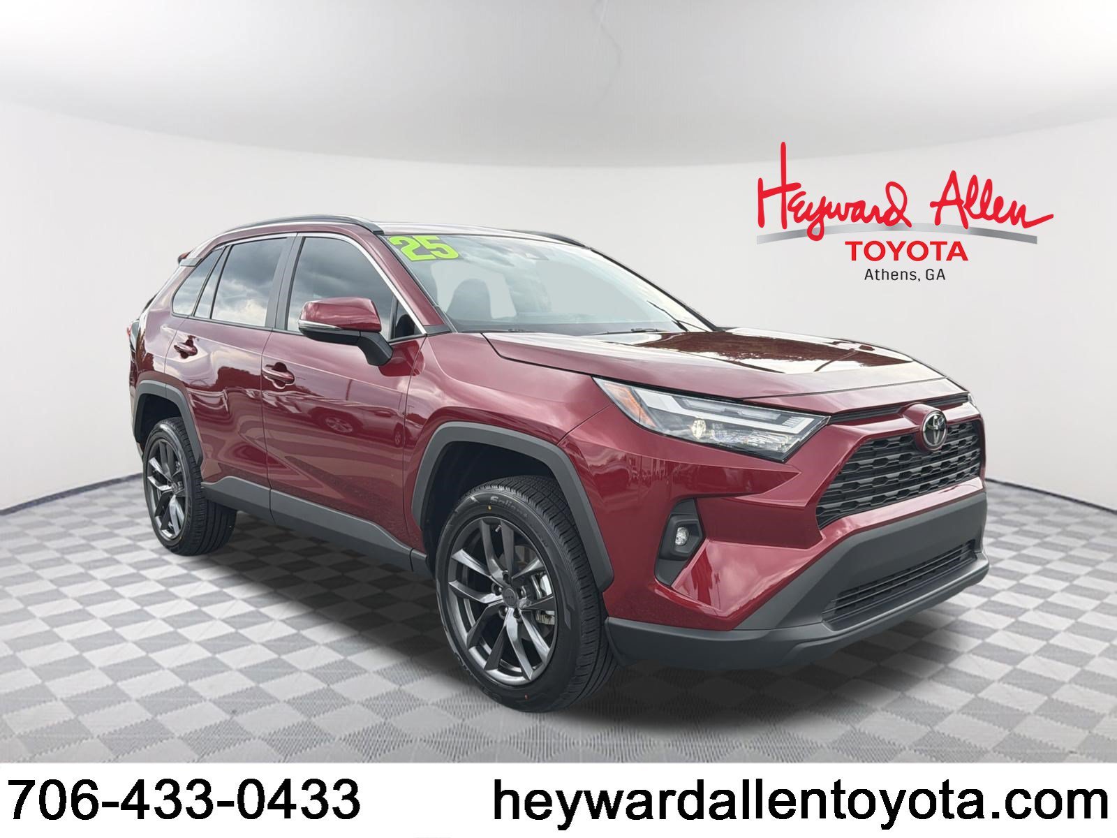 Used 2025 Ruby Flare Pearl Toyota XLE Premium image 1