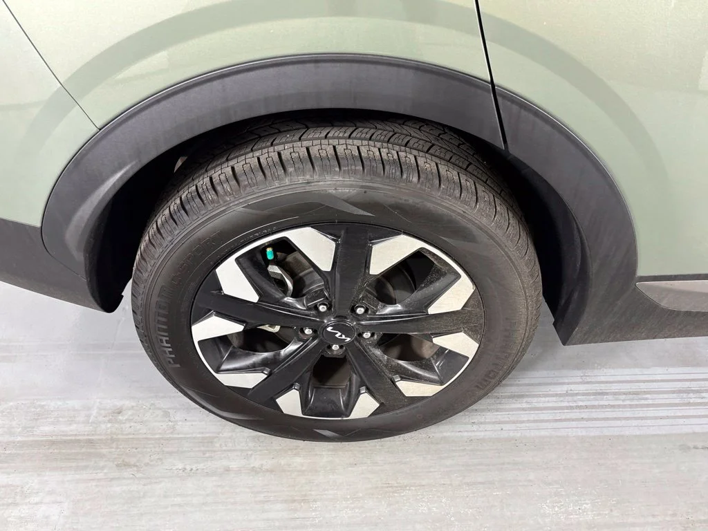 Used 2023 Green Kia X-Line image 10