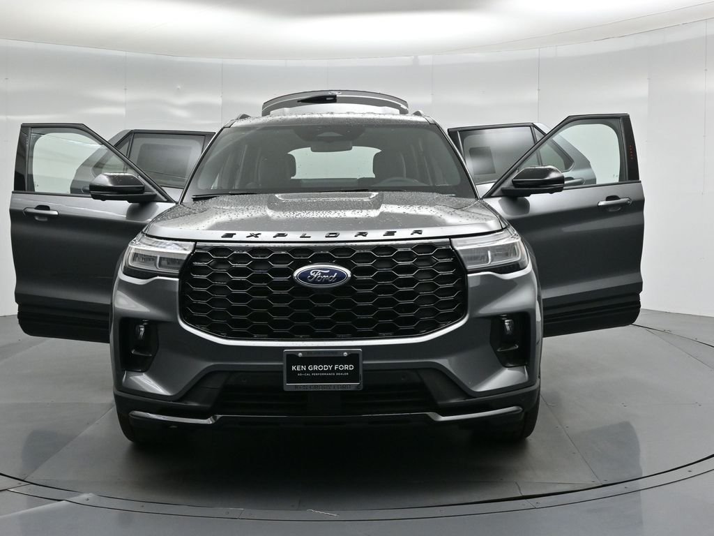 New 2026 Carbonized Gray Metallic Ford ST-Line image 32