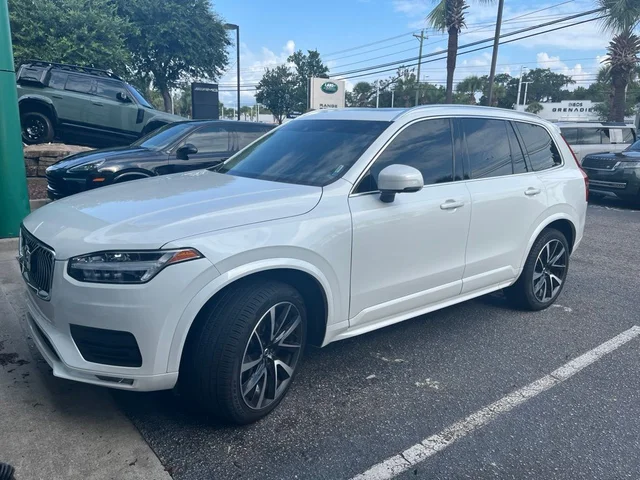 2022 Volvo XC90 T6 Momentum