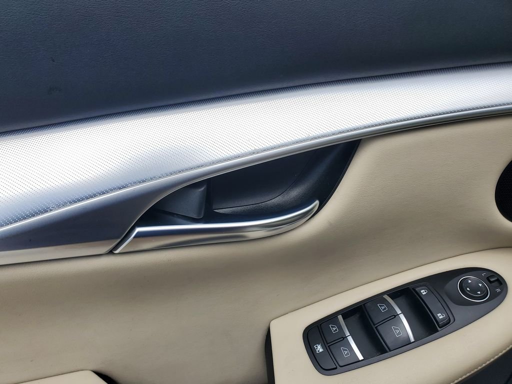 Used 2019 White INFINITI ESSENTIAL image 22