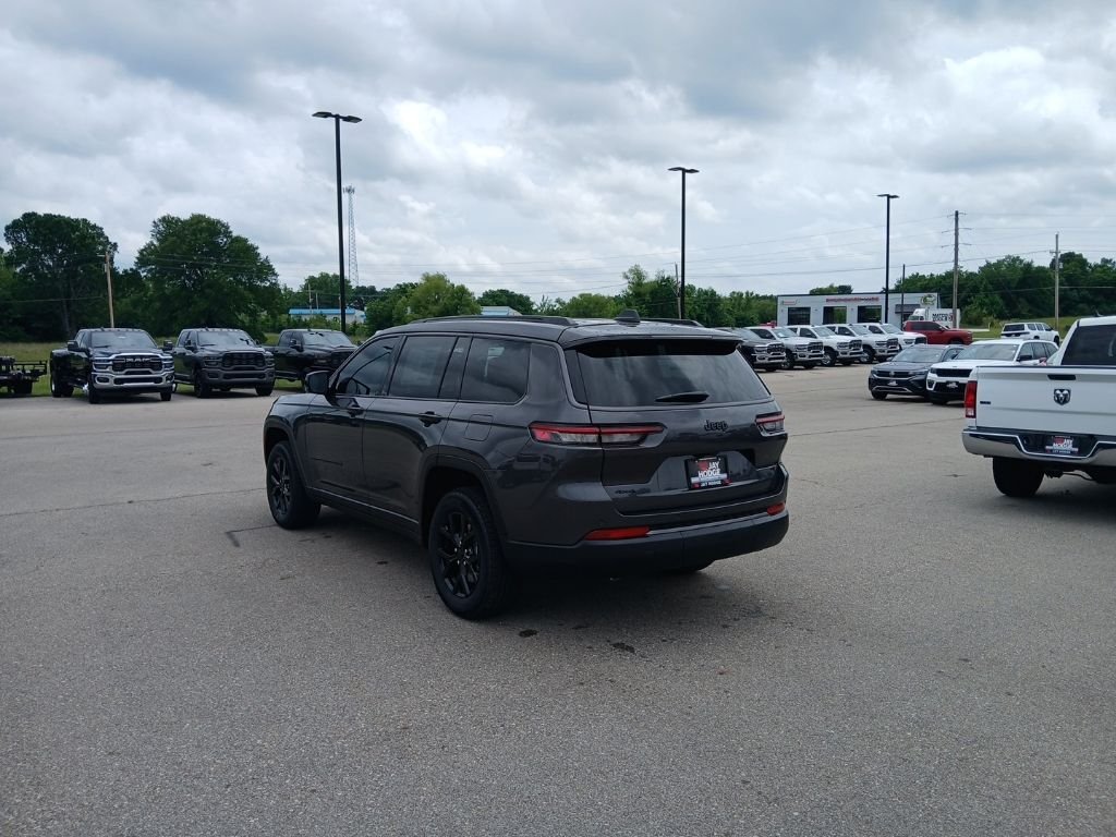 New 2026 Baltic Gray Metallic Clear-Coat Exterior Paint Jeep Laredo image 6
