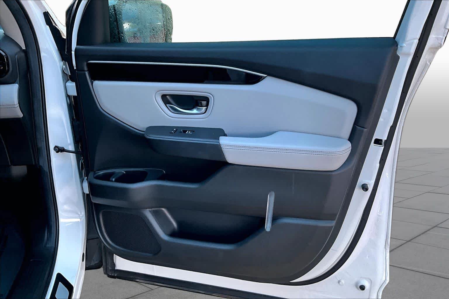 Used 2025 Platinum White Pearl Honda EX-L image 22