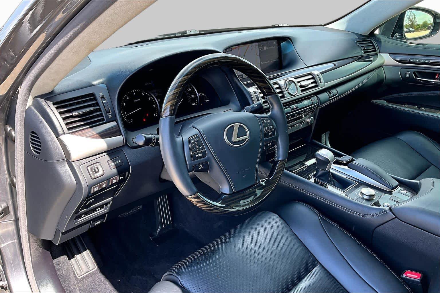 Used 2015 Nebula Gray Pearl Lexus  image 18