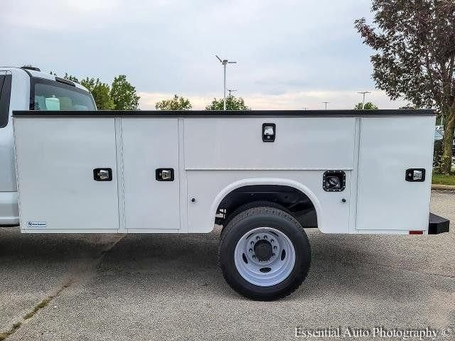 New 2025 Oxford White Ford F-450® XL image 45