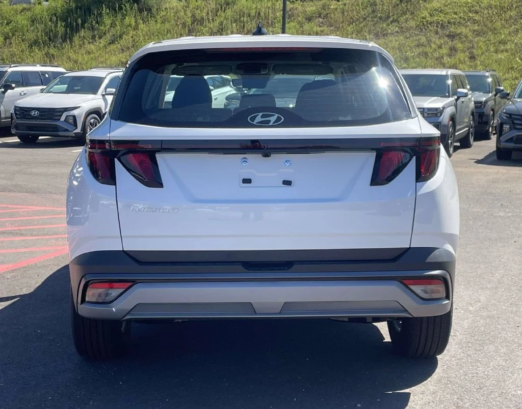 New 2026 White Hyundai SE image 4