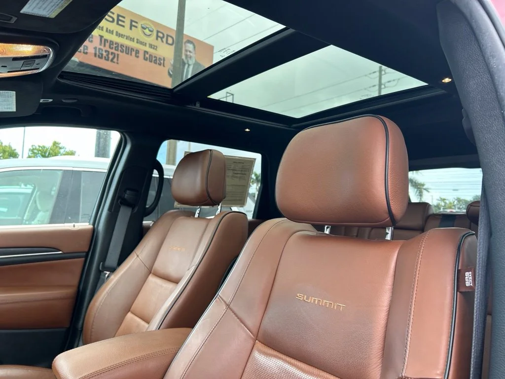 Certified Used 2019 Velvet Red Pearlcoat Jeep Summit image 23