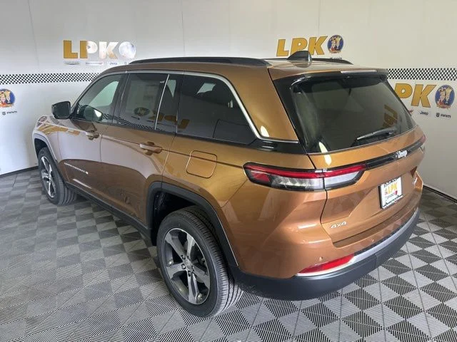 New 2026 Copper Shino Metallic Clear-Coat Exterior Paint Jeep Limited image 5