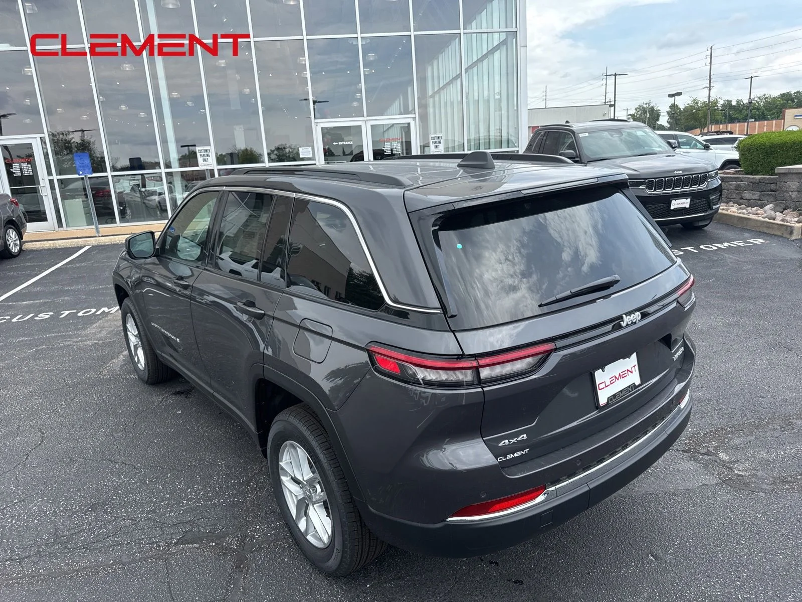 New 2026 Baltic Gray Metallic Clear-Coat Exterior Paint Jeep Laredo X image 6