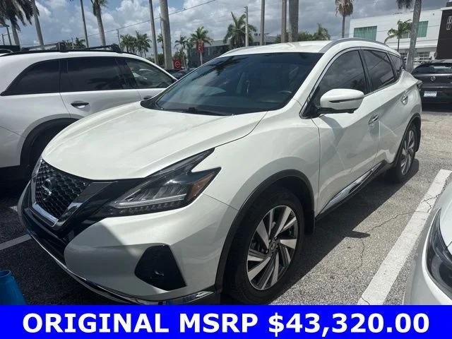 Used 2020 White Nissan SL image 2