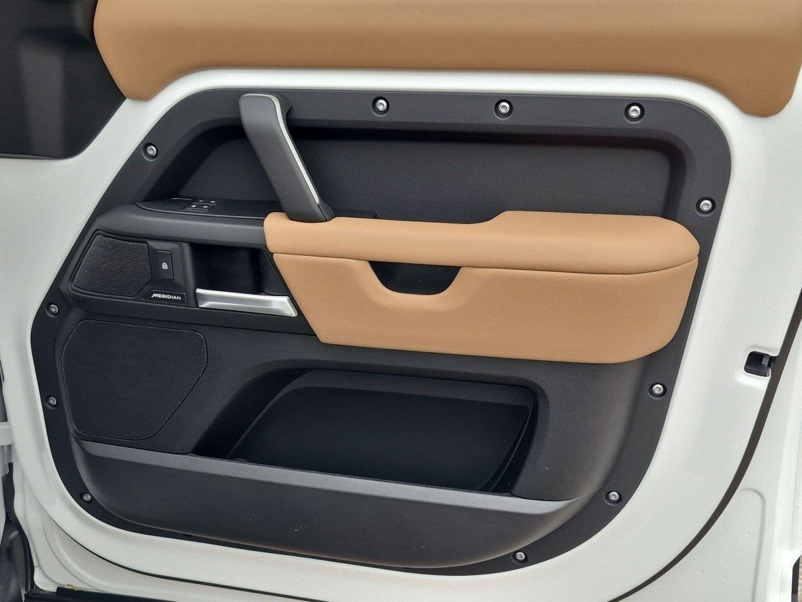 New 2026 Fuji White Land Rover S image 32