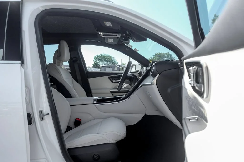 New 2027 Polar White Mercedes-Benz GLC 300 image 54