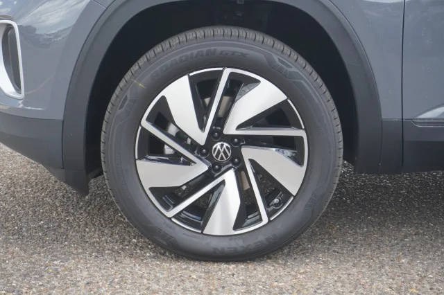 New 2026 Pure Gray Volkswagen 2.0T SE w/Technology image 14
