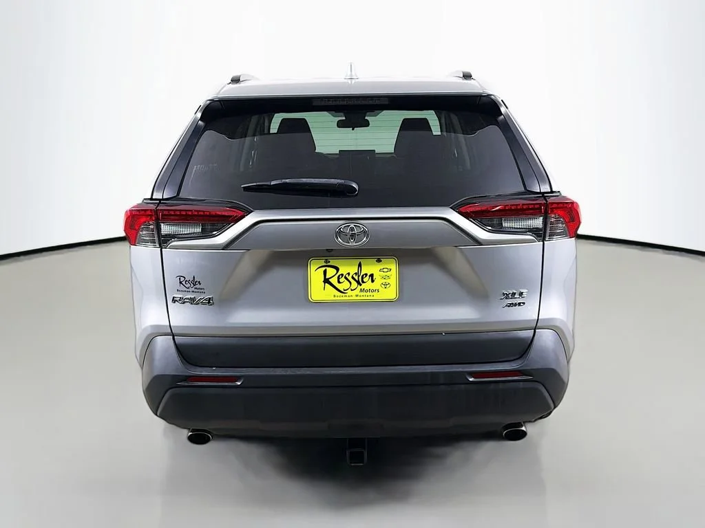 Used 2021  Toyota XLE image 7