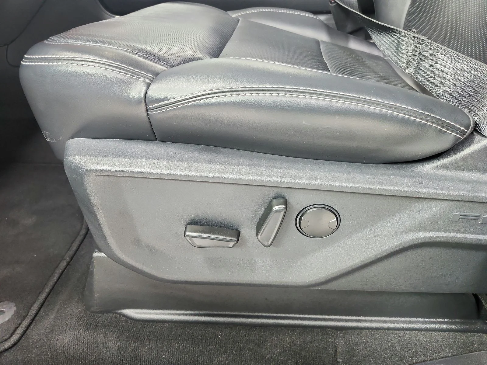 Used 2025 Agate Black Metallic Ford Platinum image 20