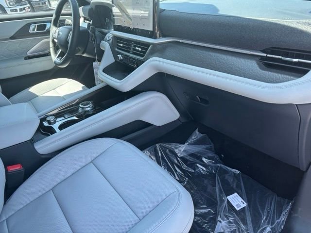 New 2026 White Ford Platinum image 22
