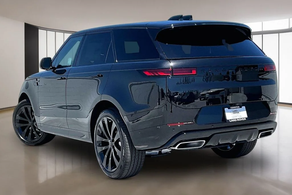 New 2026 Black Land Rover Dynamic SE image 3