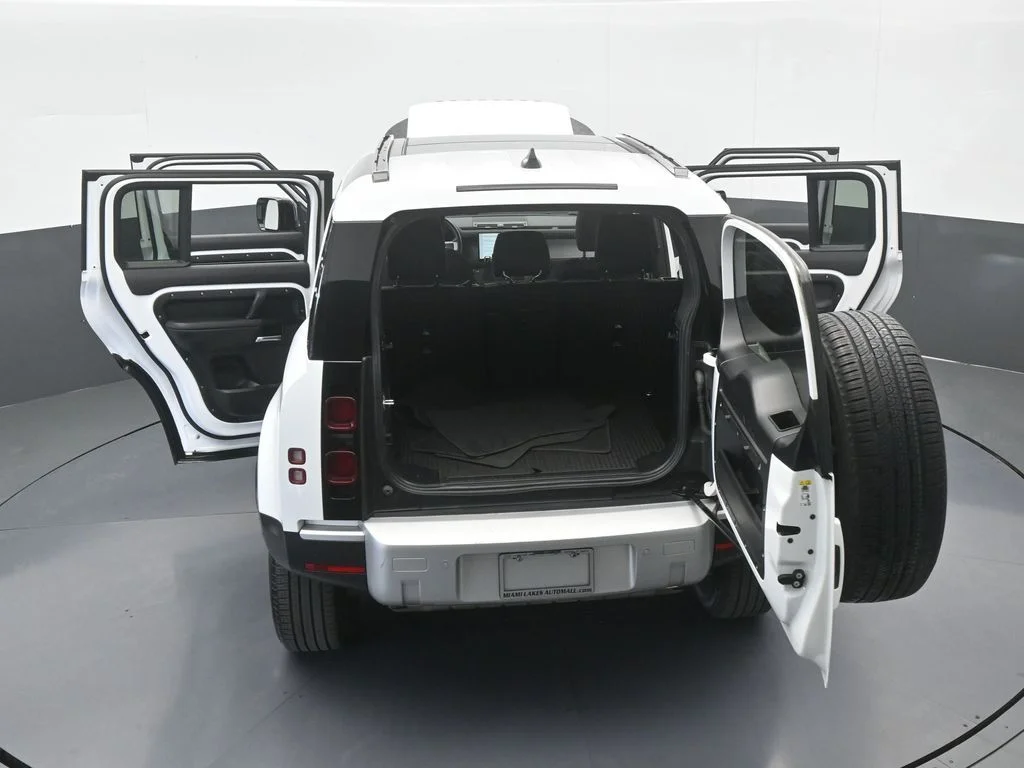 Used 2025 White Land Rover S image 84