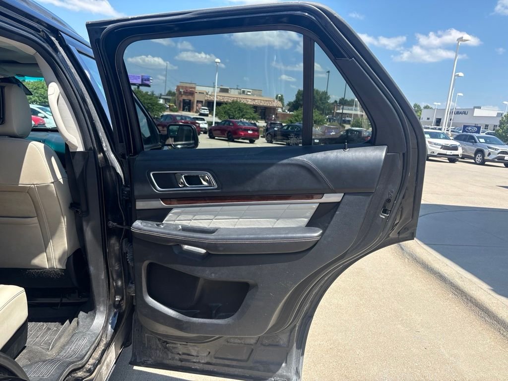 Used 2016 Black Ford Platinum image 33