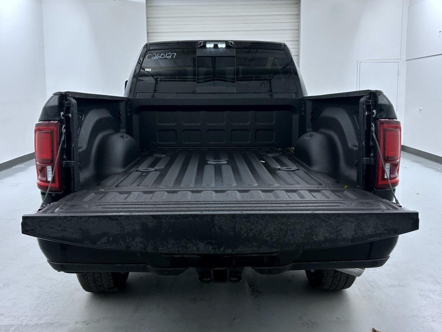 New 2026 Diamond Black Crystal Pearl-Coat Exterior Paint RAM Laramie image 21
