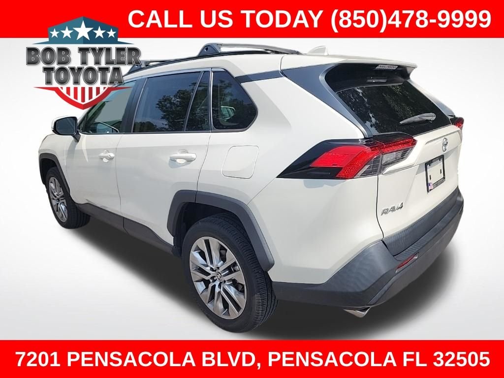 Used 2022 White Toyota XLE Premium image 1