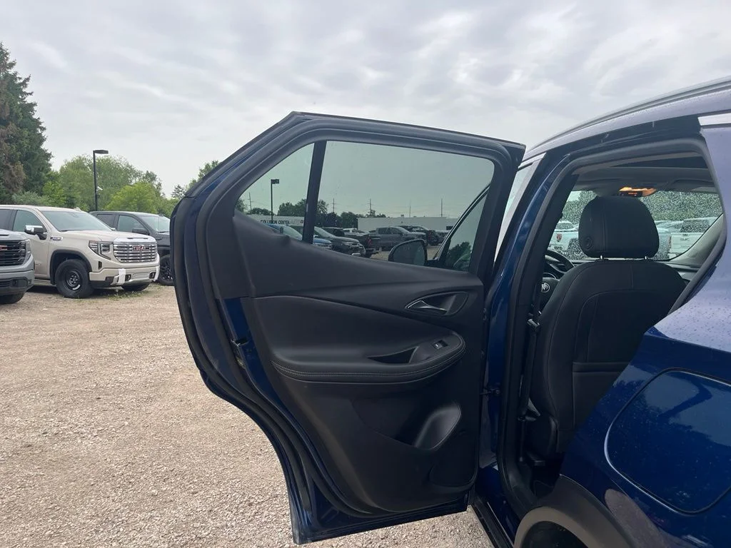 Used 2023 Sapphire Buick Essence image 26