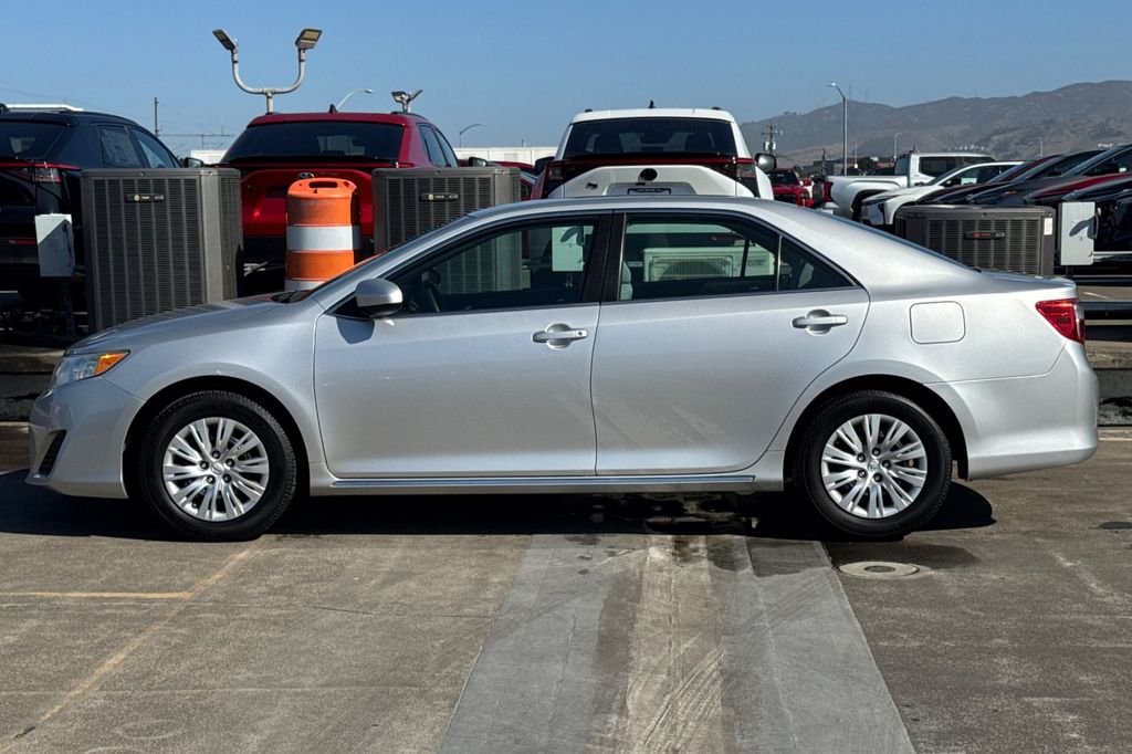 Used 2014 Silver Toyota LE image 7