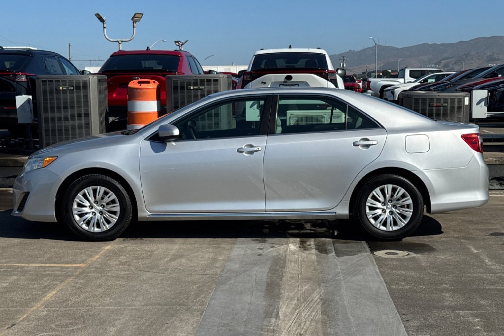 Used 2014 Silver Toyota LE image 7