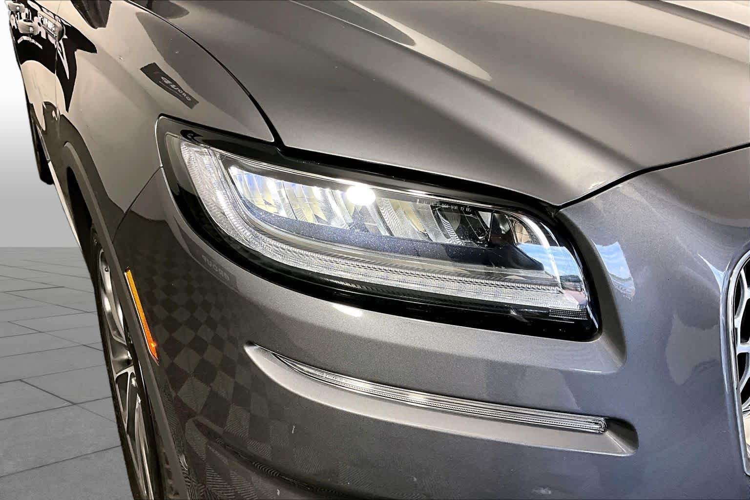 Used 2022 Asher Gray Metallic Clearcoat Lincoln Reserve image 25