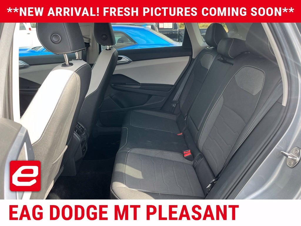 Used 2025  Volkswagen 1.5T SE image 9