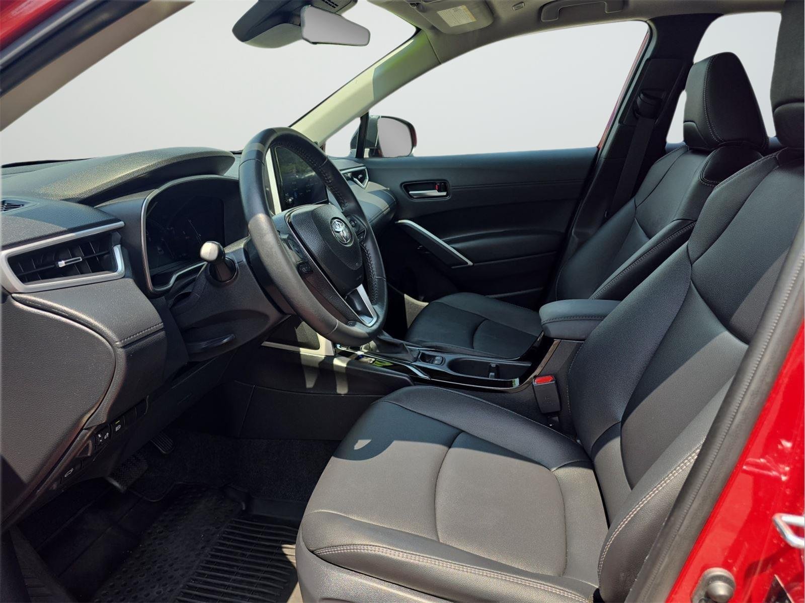 Used 2025 Soul Red Crystal Toyota XLE image 10