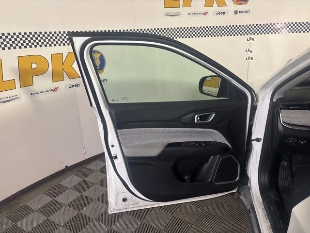 Used 2022 Bright White Clearcoat Jeep Latitude image 17