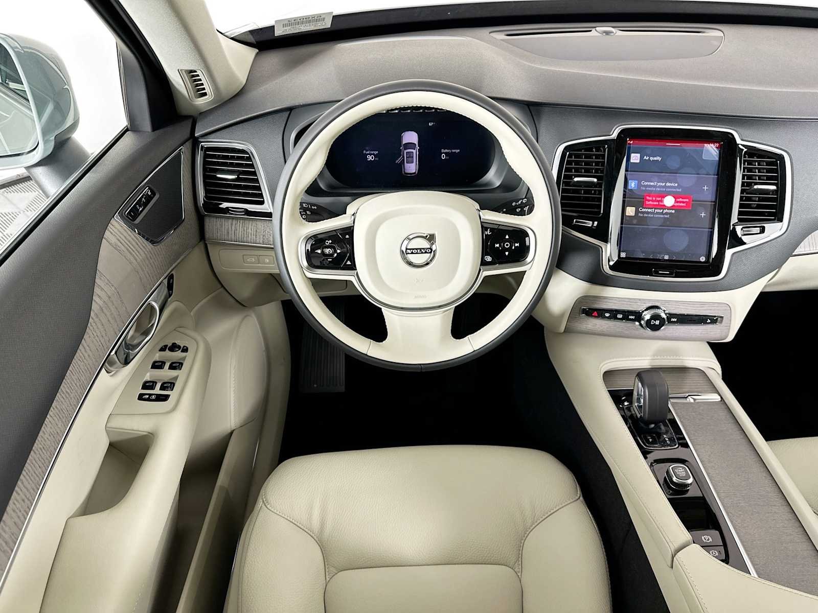 Certified Used 2025 Vapour Grey Volvo Plus image 18