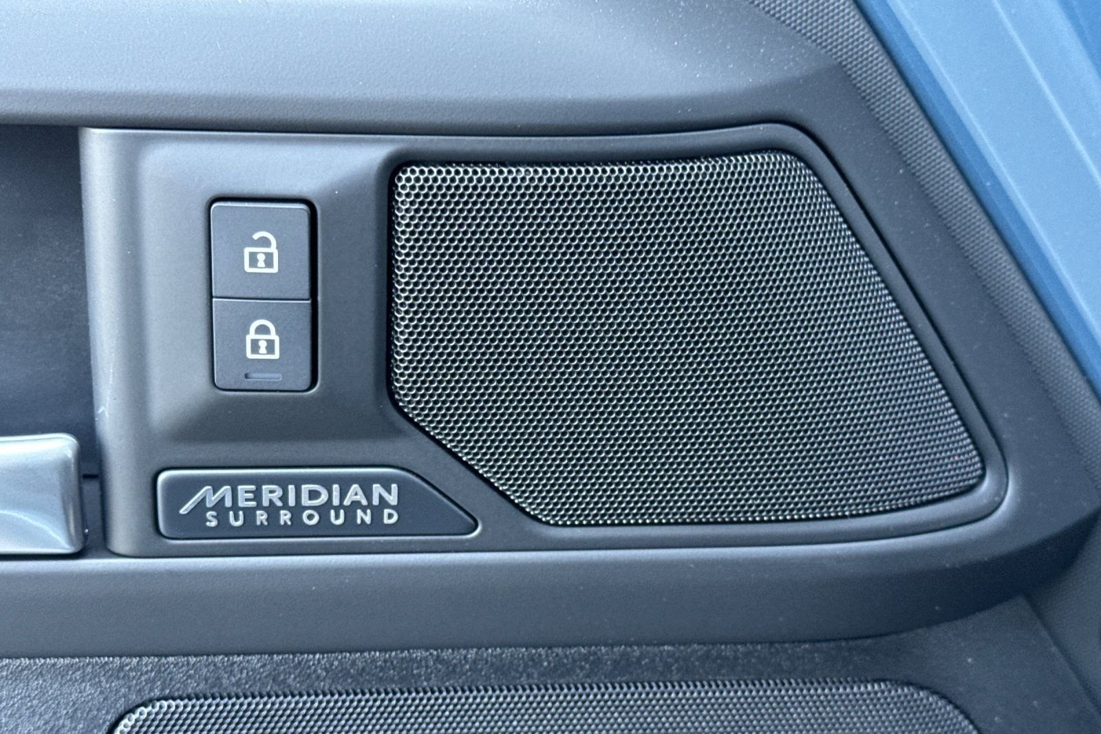 New 2026 Tasman Blue LAND ROVER X-Dynamic SE image 20