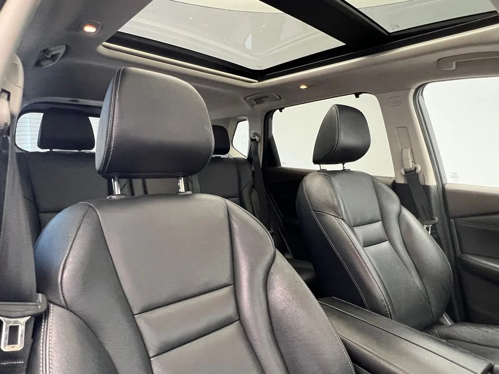 Used 2021 Gray Nissan SL image 7