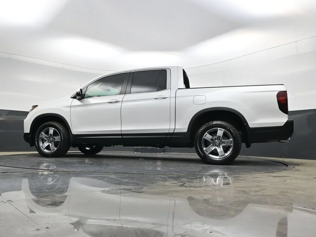 Certified Used 2026 Platinum White Pearl Honda RTL image 31